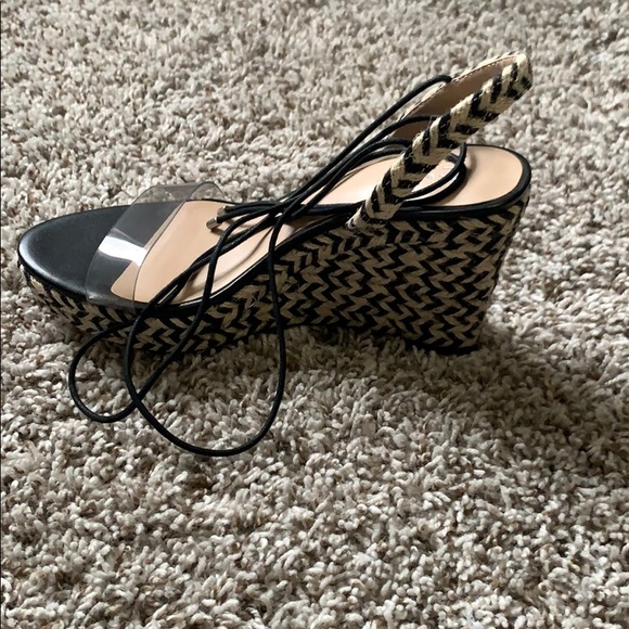 Great wedge shoes perfect for a summer dress! - Picture 2 of 5